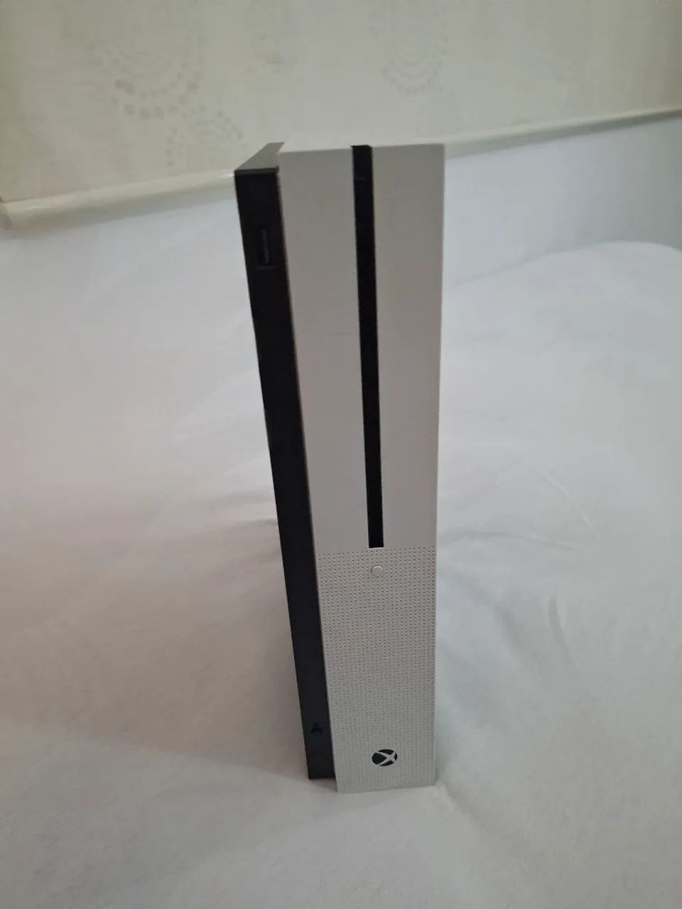 ? Xbox One S 1TB + 2 Controles - Foto 3