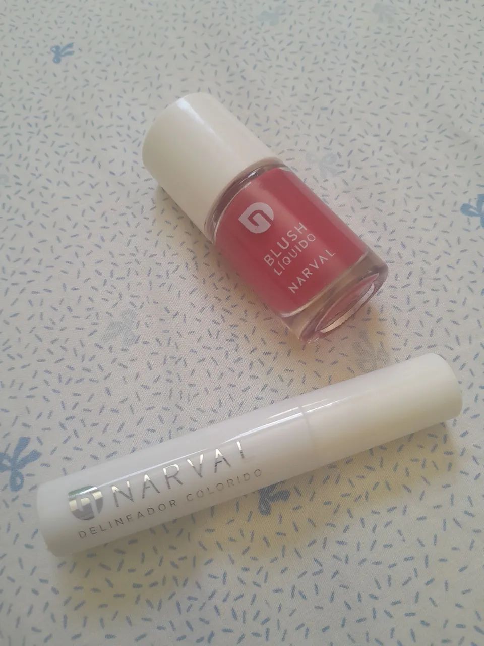 Blush liquido + delineador colorido  - Foto 3