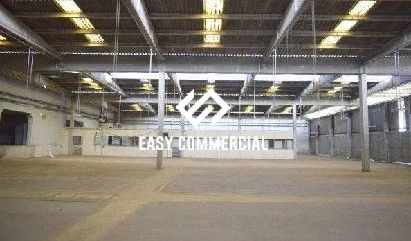 Galpão de 6.200 m² com docas e entrada para caminhões. - Foto 2