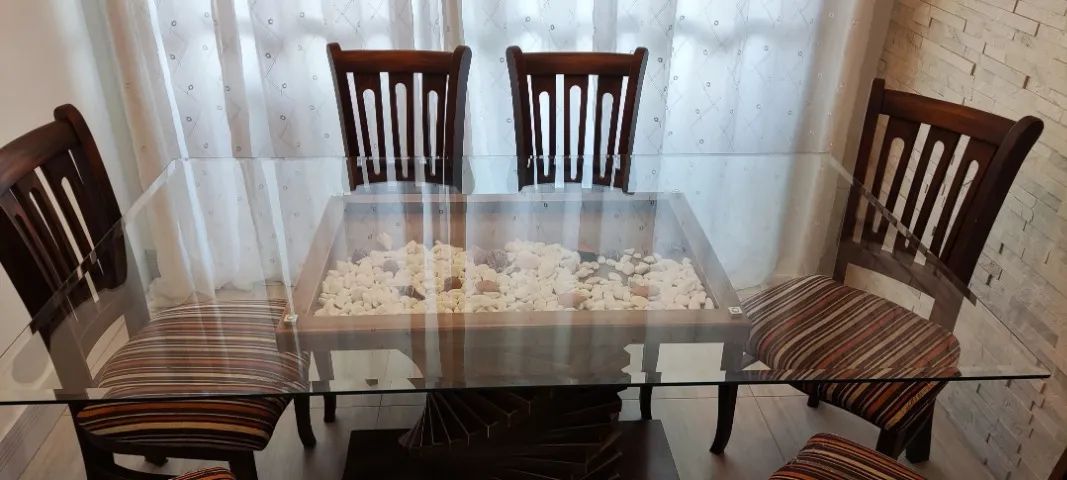 Mesa de Jantar Retangular 6 Lugares - Madeira Maciça e Vidro Bisotê