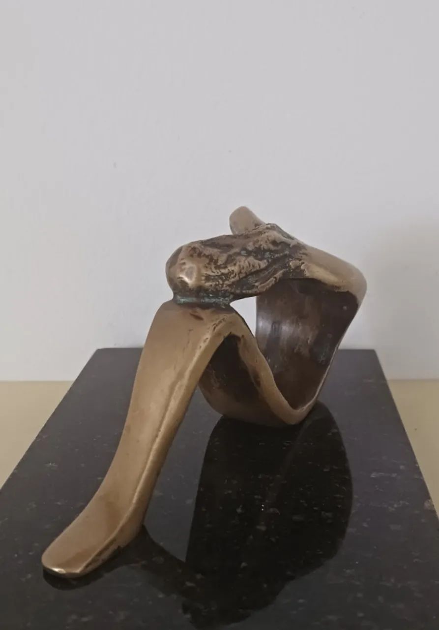 Escultura em bronze assinada E. C. Mindlin - 14,5 x 6,5 cm - Foto 3