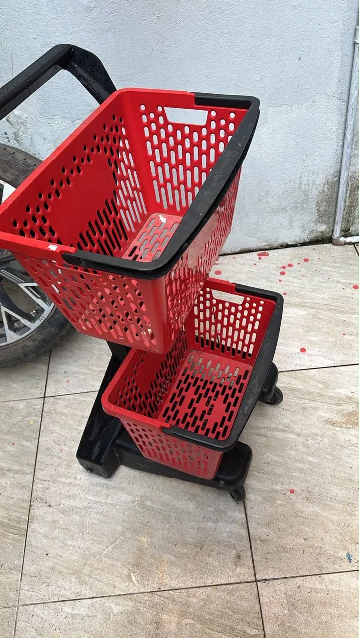 Carrinho com cestas removíveis 