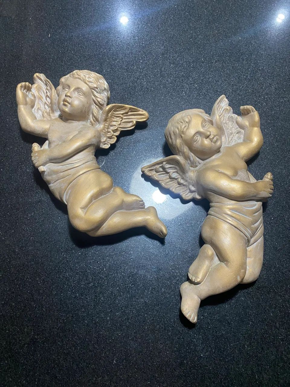 Par de Anjos Decorativos de Parede - Estilo Clássico / Dourado - Foto 4
