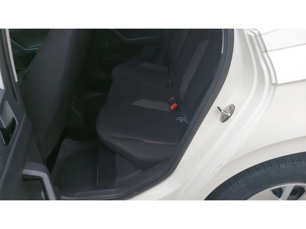 Volkswagen Polo Track 1.0 Flex 12V 5p, foto 10 de 14