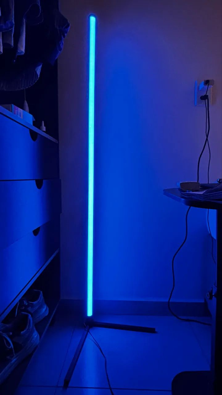 Luminaria de chão com varias cores RGB - Foto 3