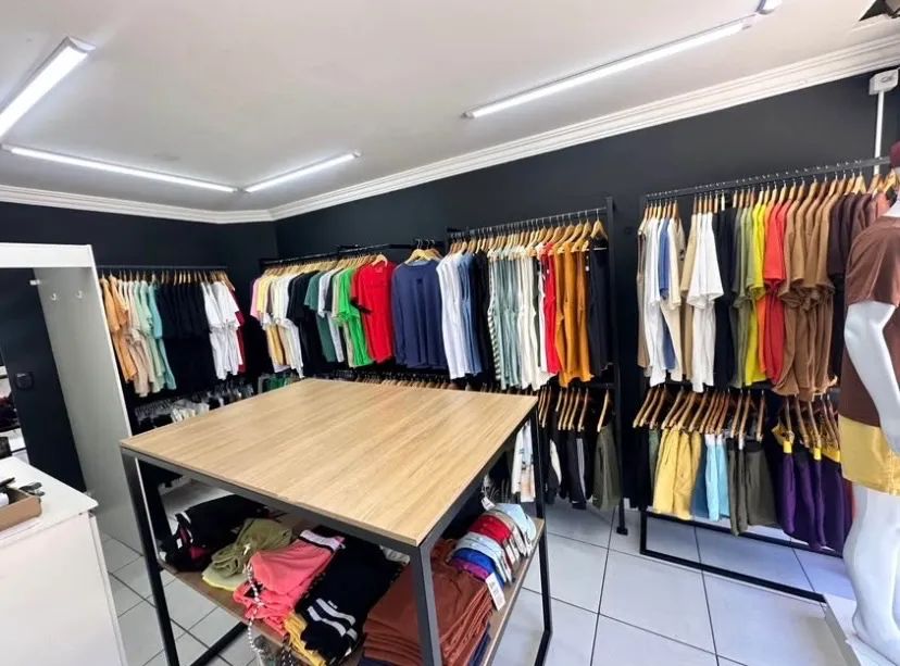 VENDO LOJA DE ROUPAS MASCULINA COMPLETA - Foto 3