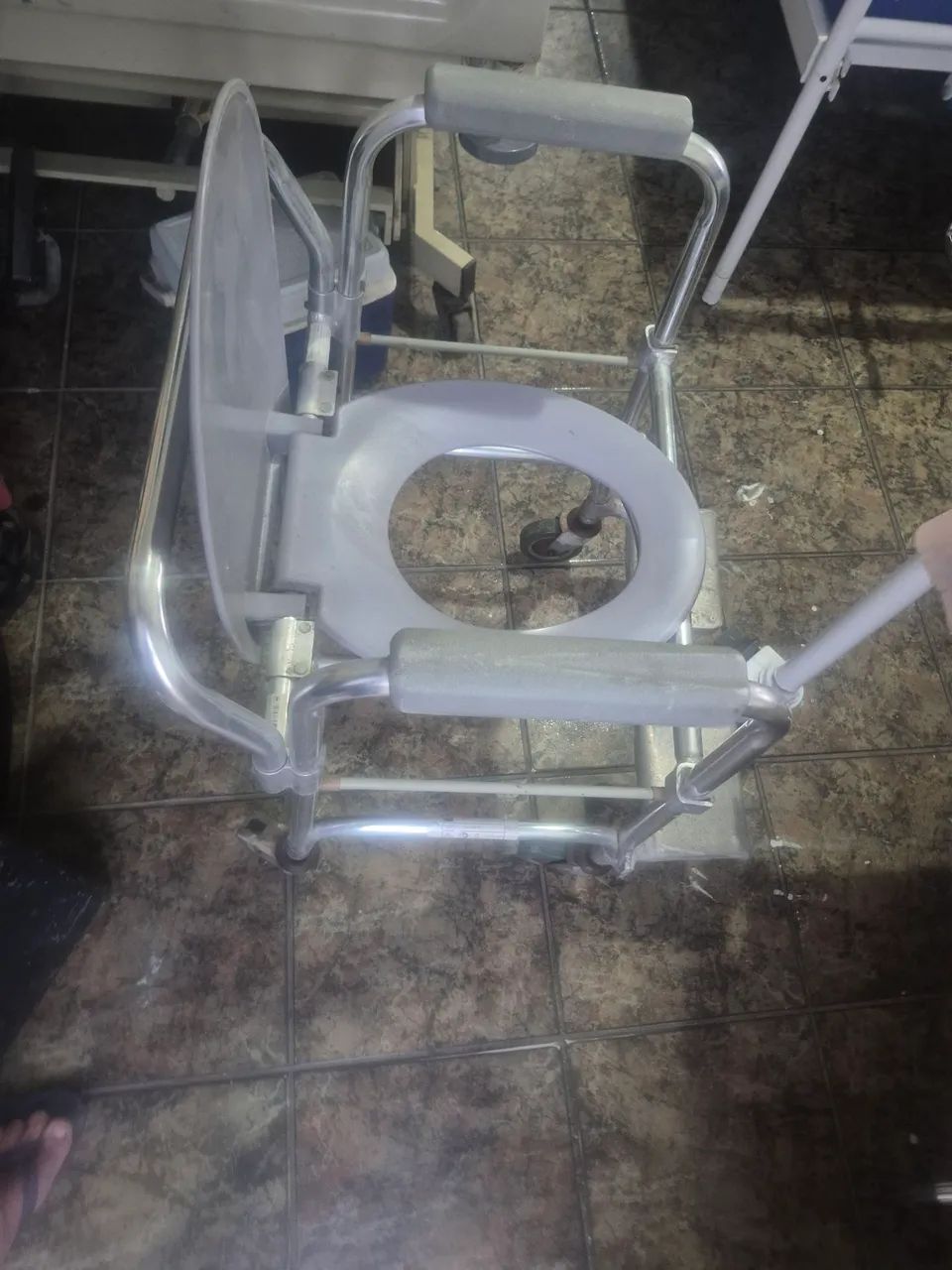 Cadeira higiênica  aluminium - Foto 2