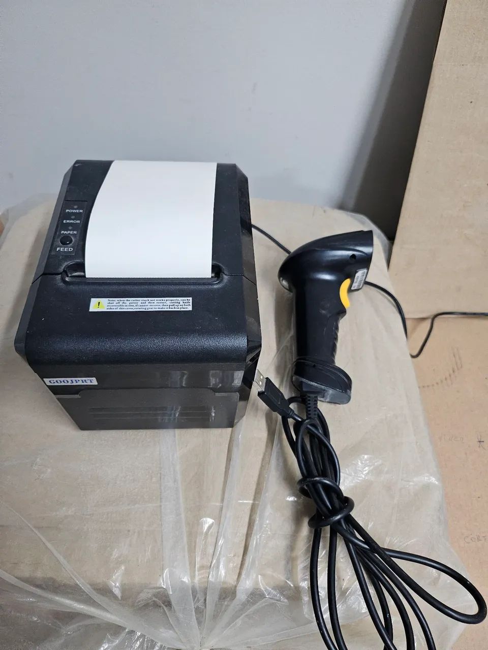 Impressora térmica + leitor de código de barras.