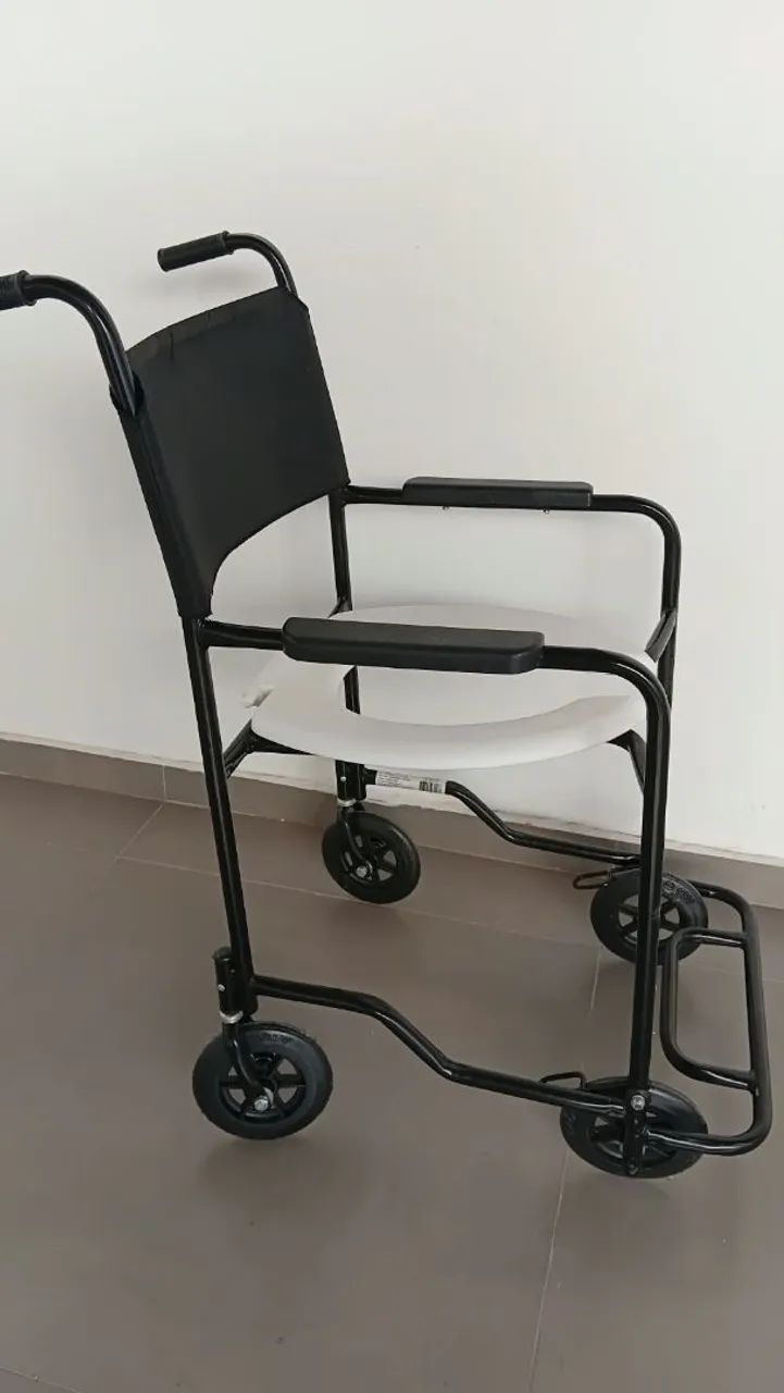 CADEIRA DE RODAS PARA BANHEIRO - Foto 2