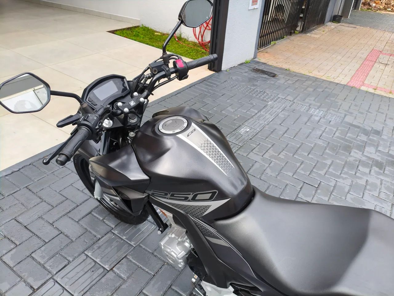 CB 250 2022 - Foto 4