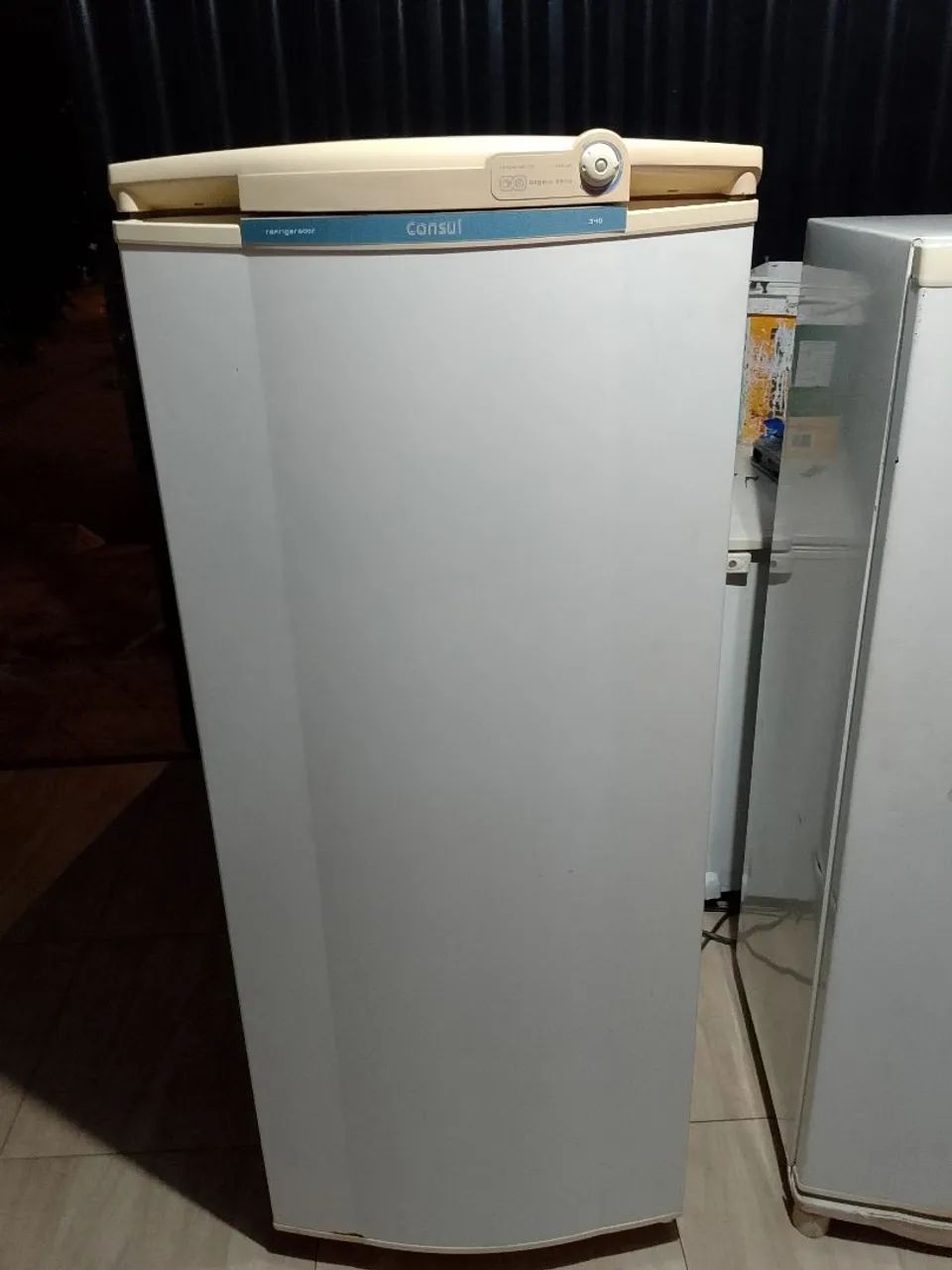 Vendo geladeira marca Consul 220 - Foto 2