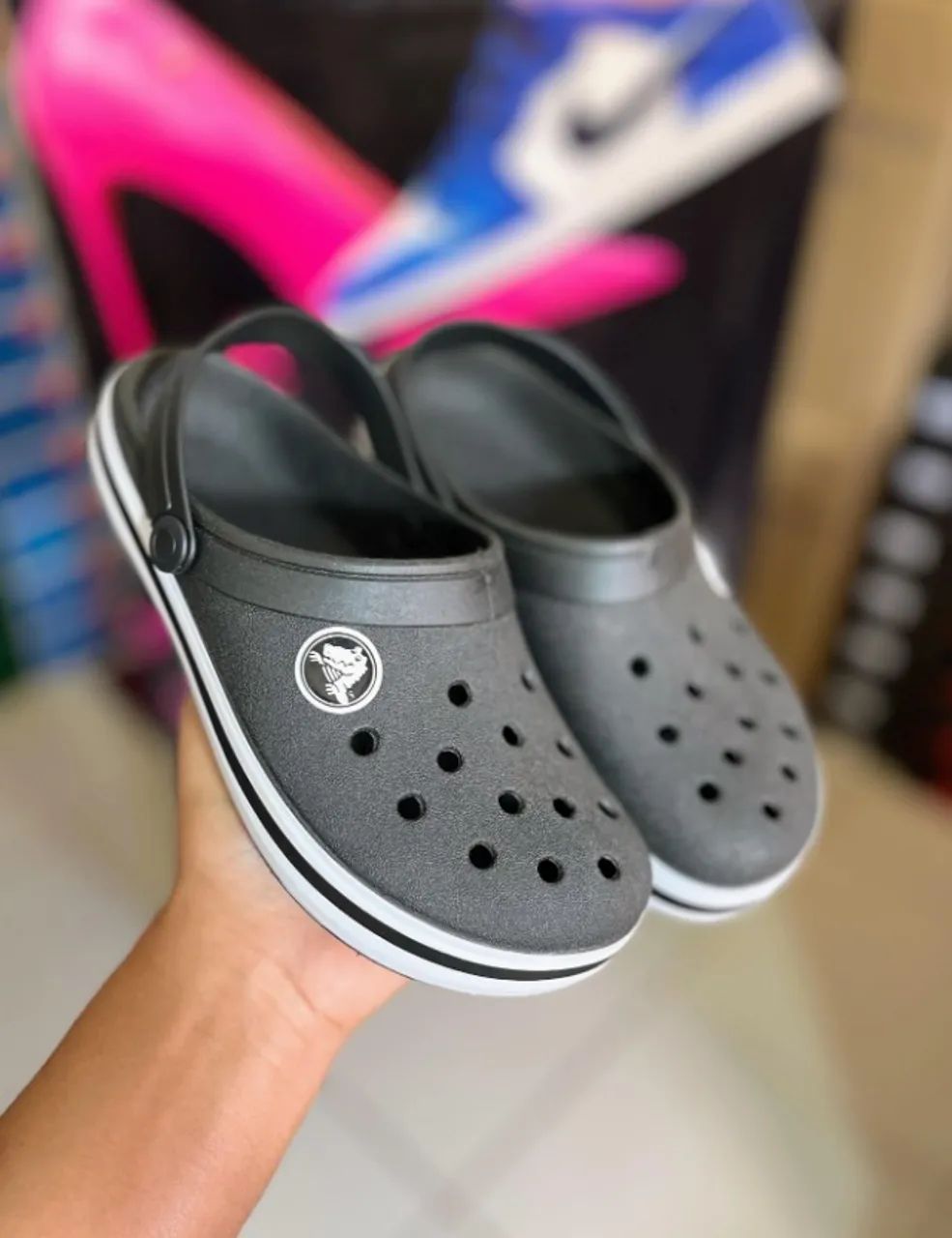 Crocs Classic Clog - Preta - Foto 2