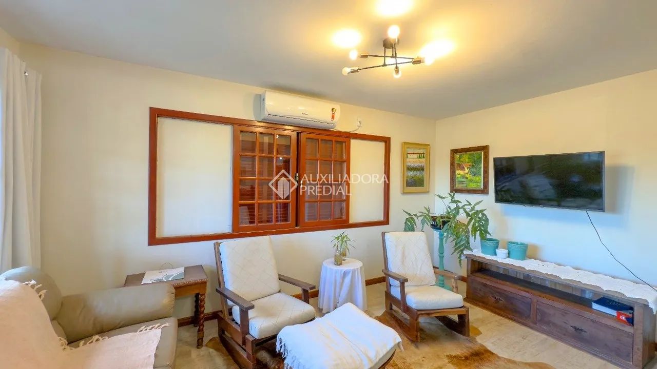 Casa Exclusiva no Ribeirão da Ilha com 630 m² de Terreno e Suíte - Foto 5