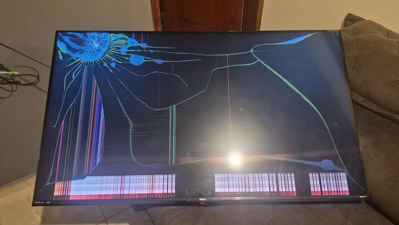 TV Philco Smart 50" - Tela Quebrada - Retirada de Peças