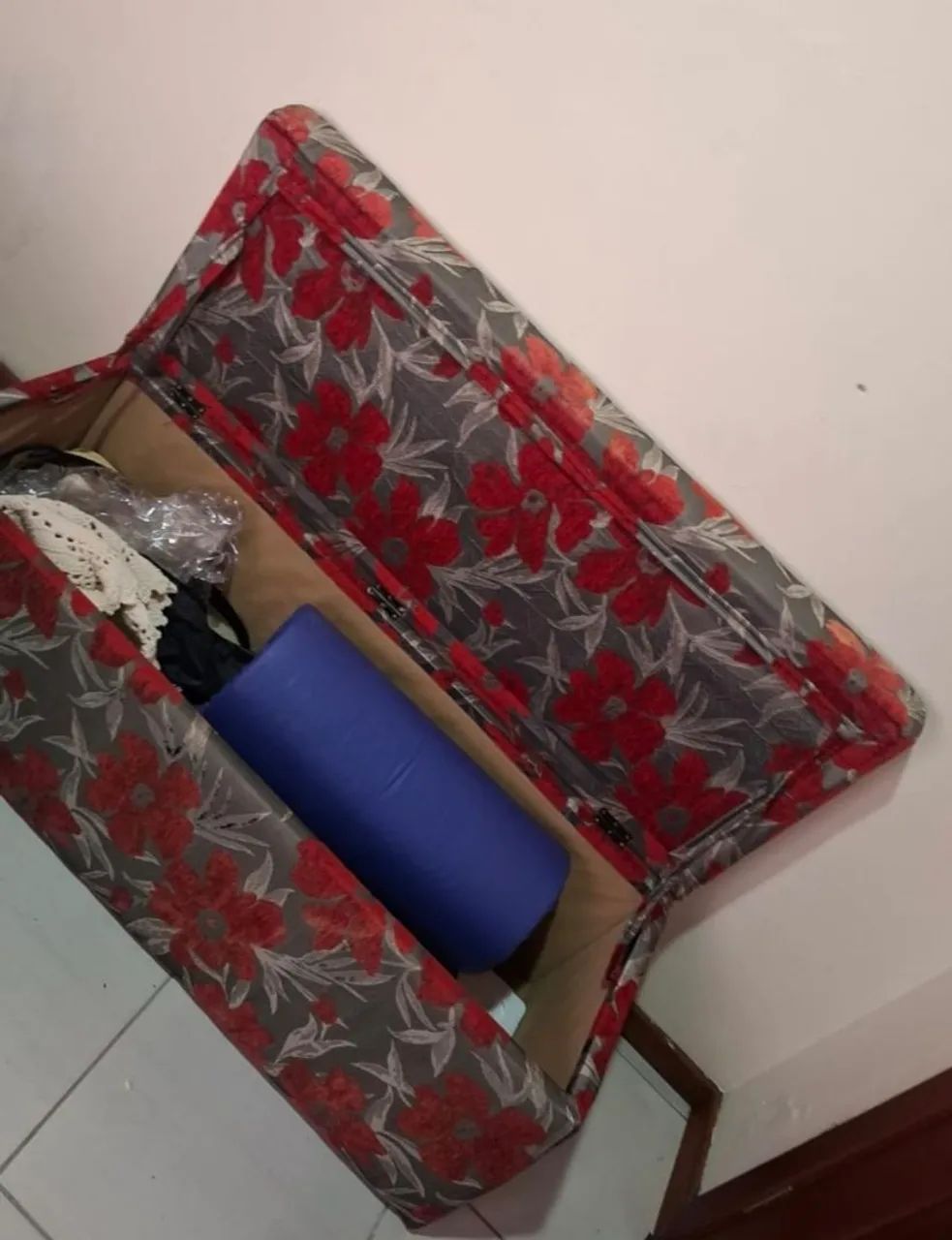 Puff Baú Decorativo em ótimo estado. - Foto 2