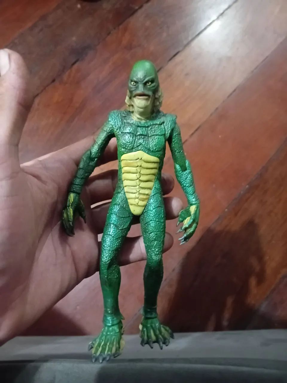 BONECO o monstro da lagoa negra 