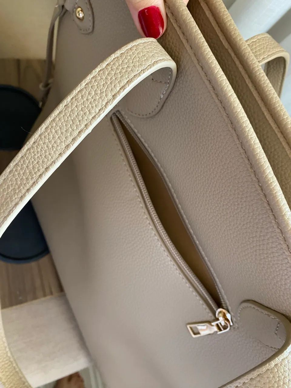 Bolsa Tote Bege - Elegante e Espaçosa  - Foto 5