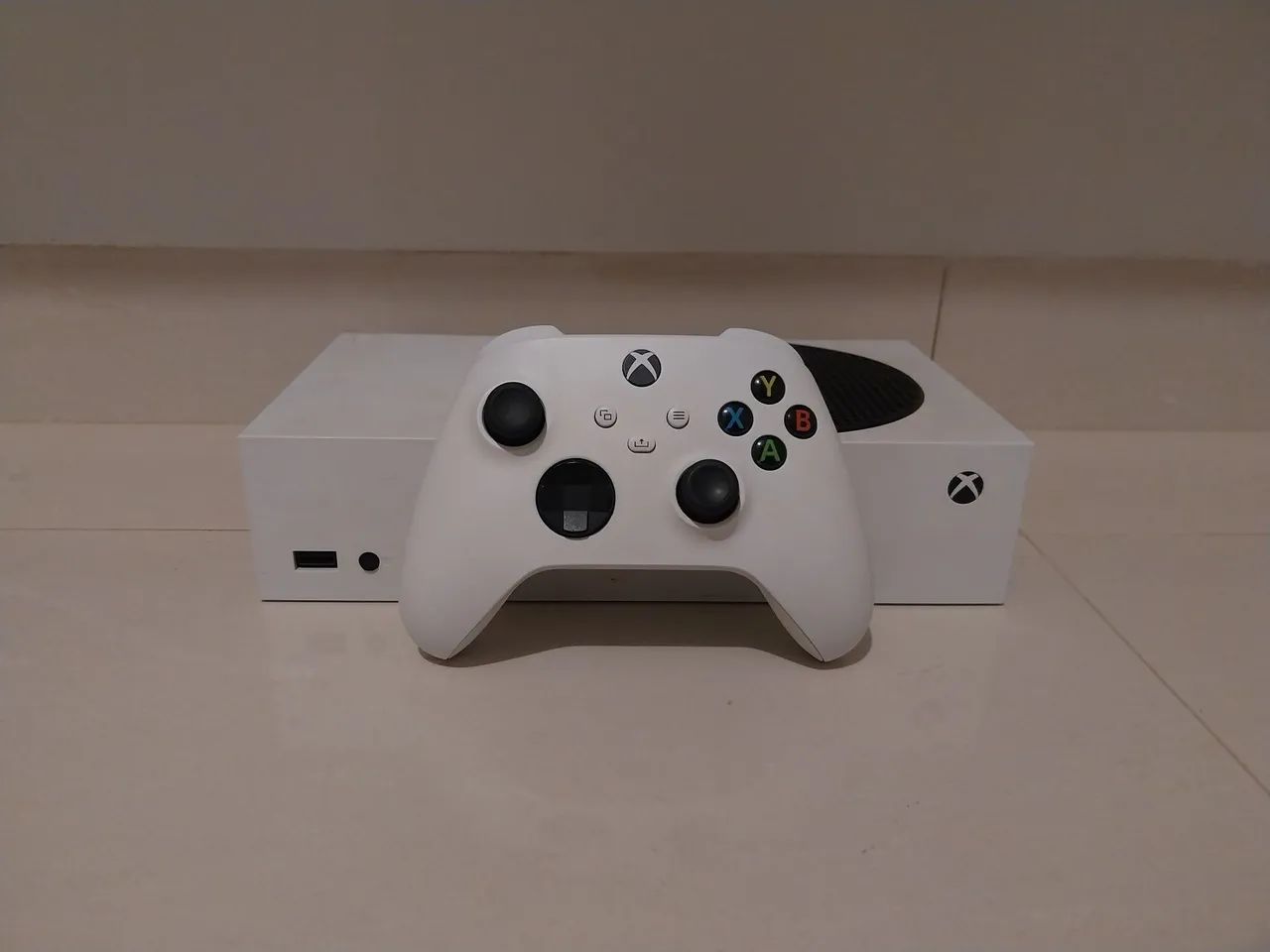 XBOX SERIES S COM CABOS E CONTROLE