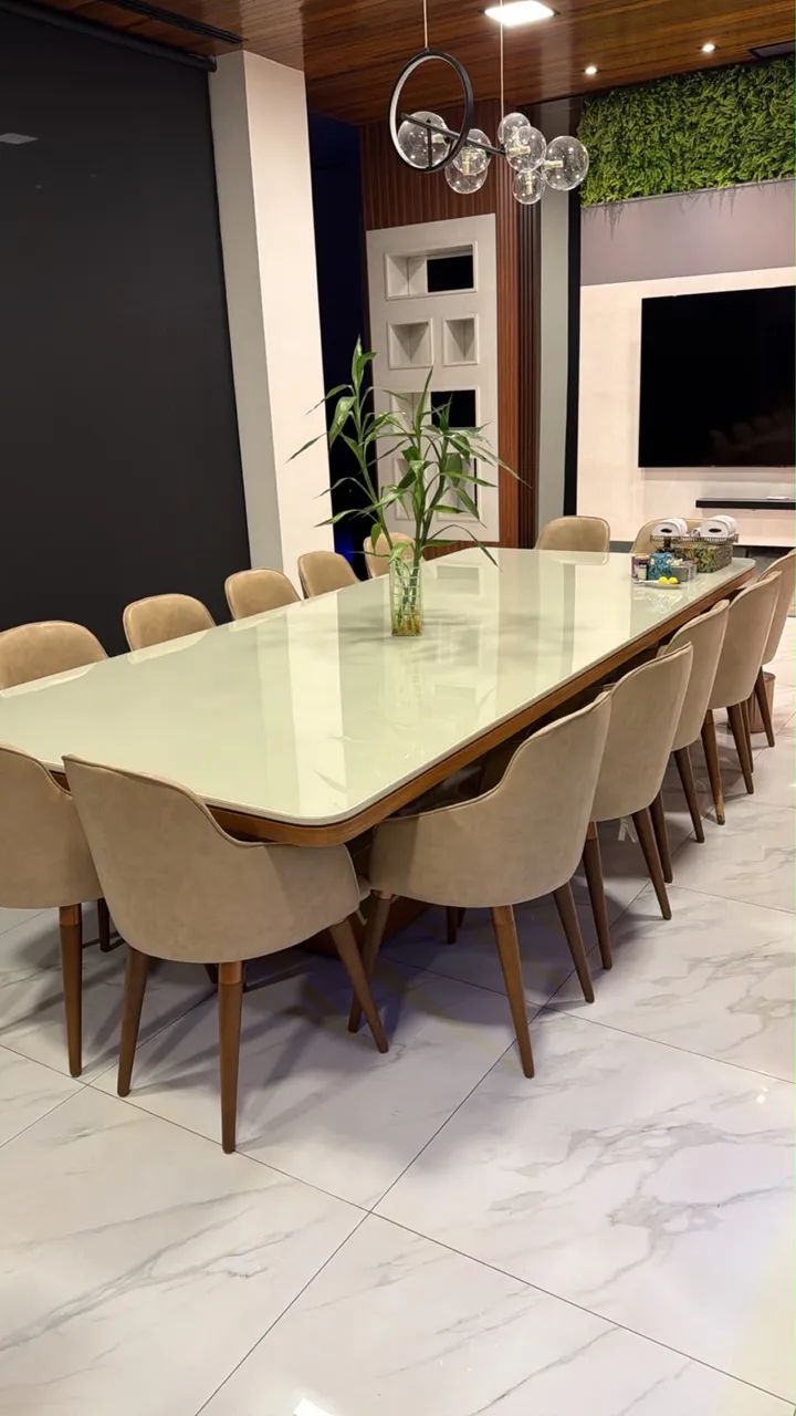 Mesa de jantar 14 lugares com cadeiras couro - Foto 2