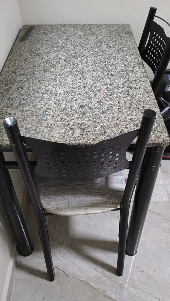 Mesa com 4 cadeiras  - Foto 2