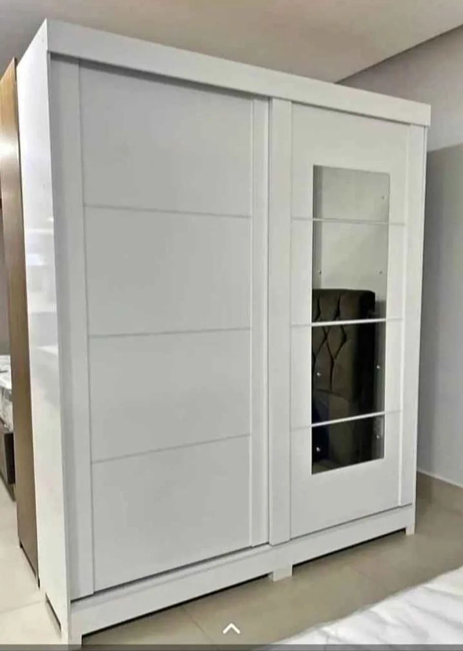 Guarda roupa turim branco com espelho 