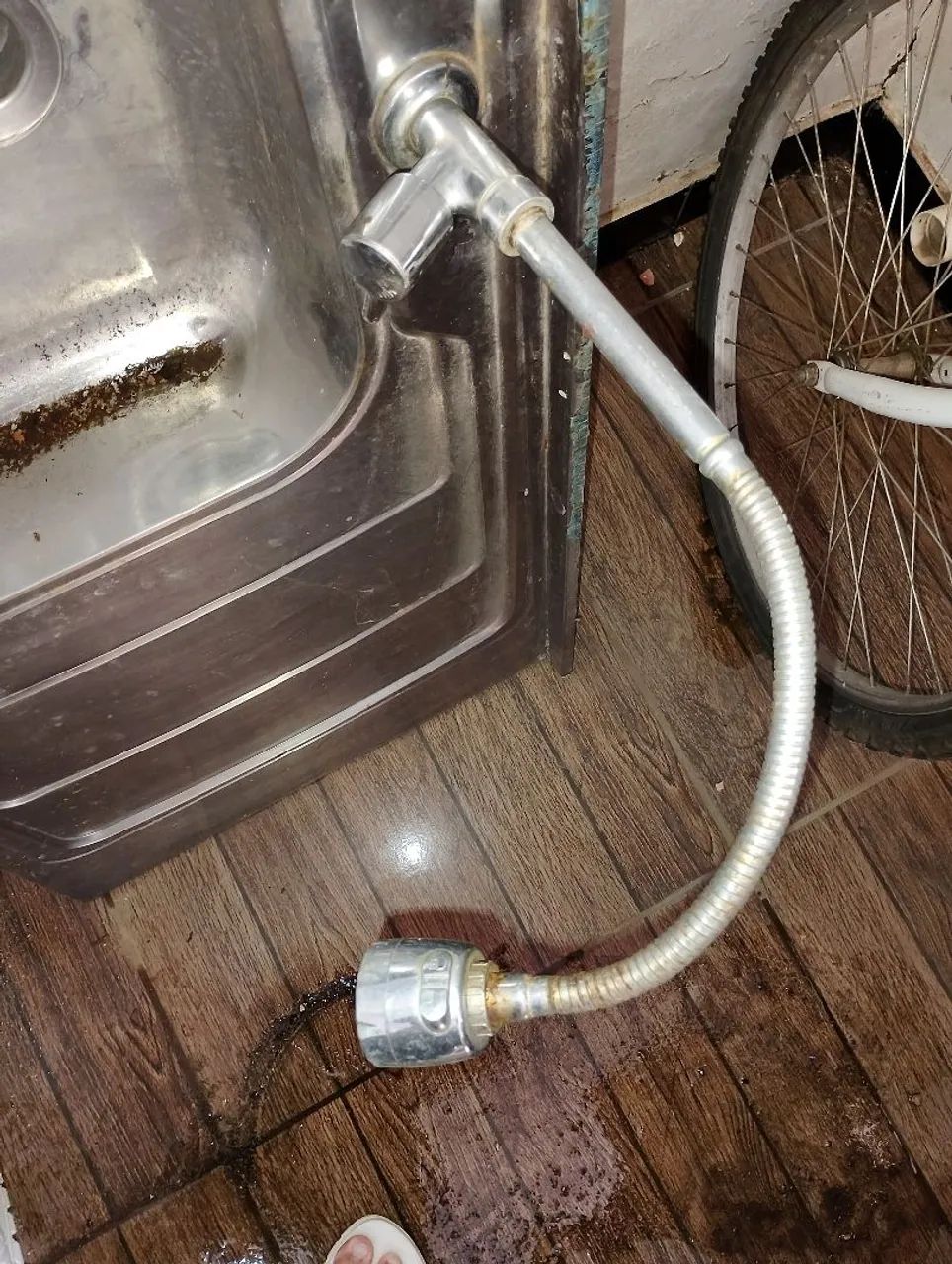 Vende se Pia de Cozinha com Torneira  - Foto 4