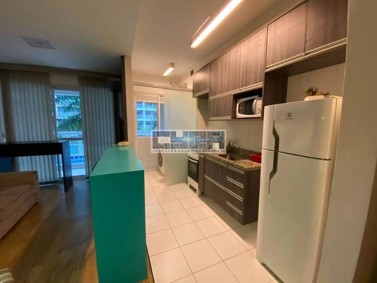 Apartamento MOBILIADO de 1 SUÍTE e GARAGEM - Foto 3