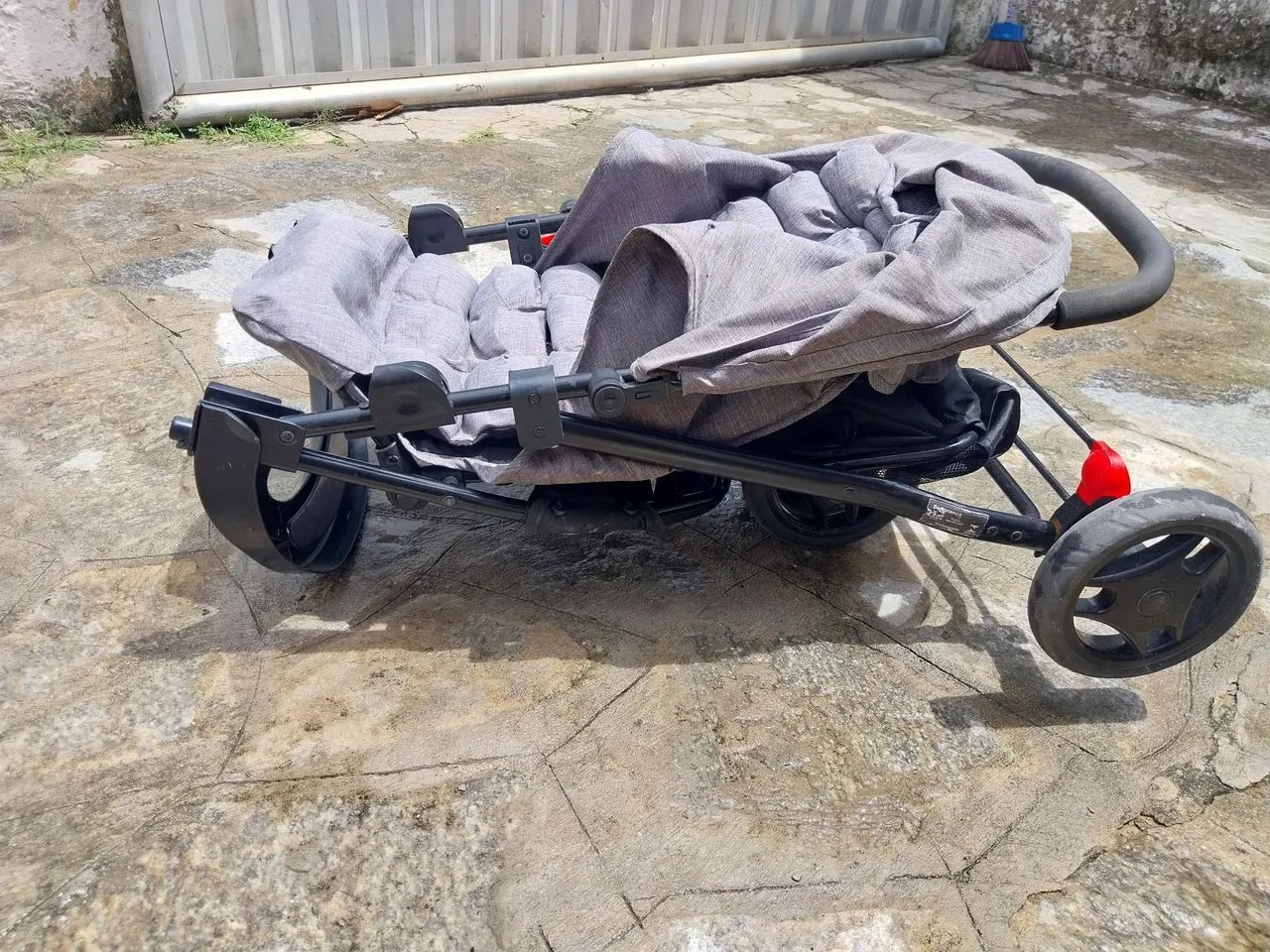 Carrinho de bebê cinza - Foto 4