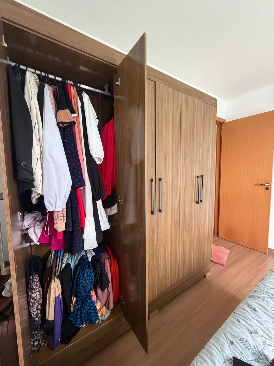 Guarda roupa 6 portas  - Foto 2