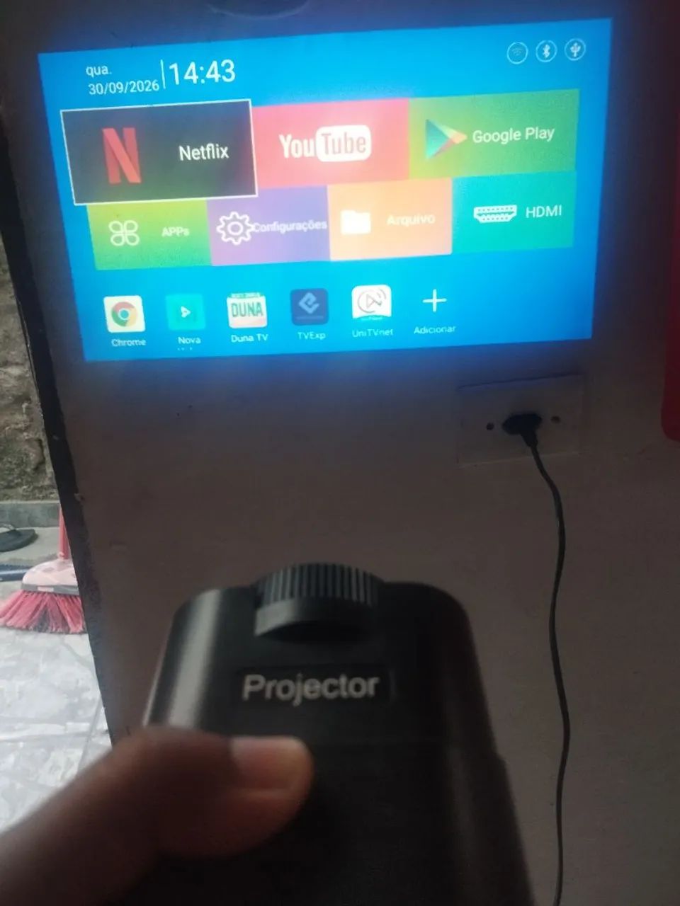 Vende-se Projetor HY350 mini