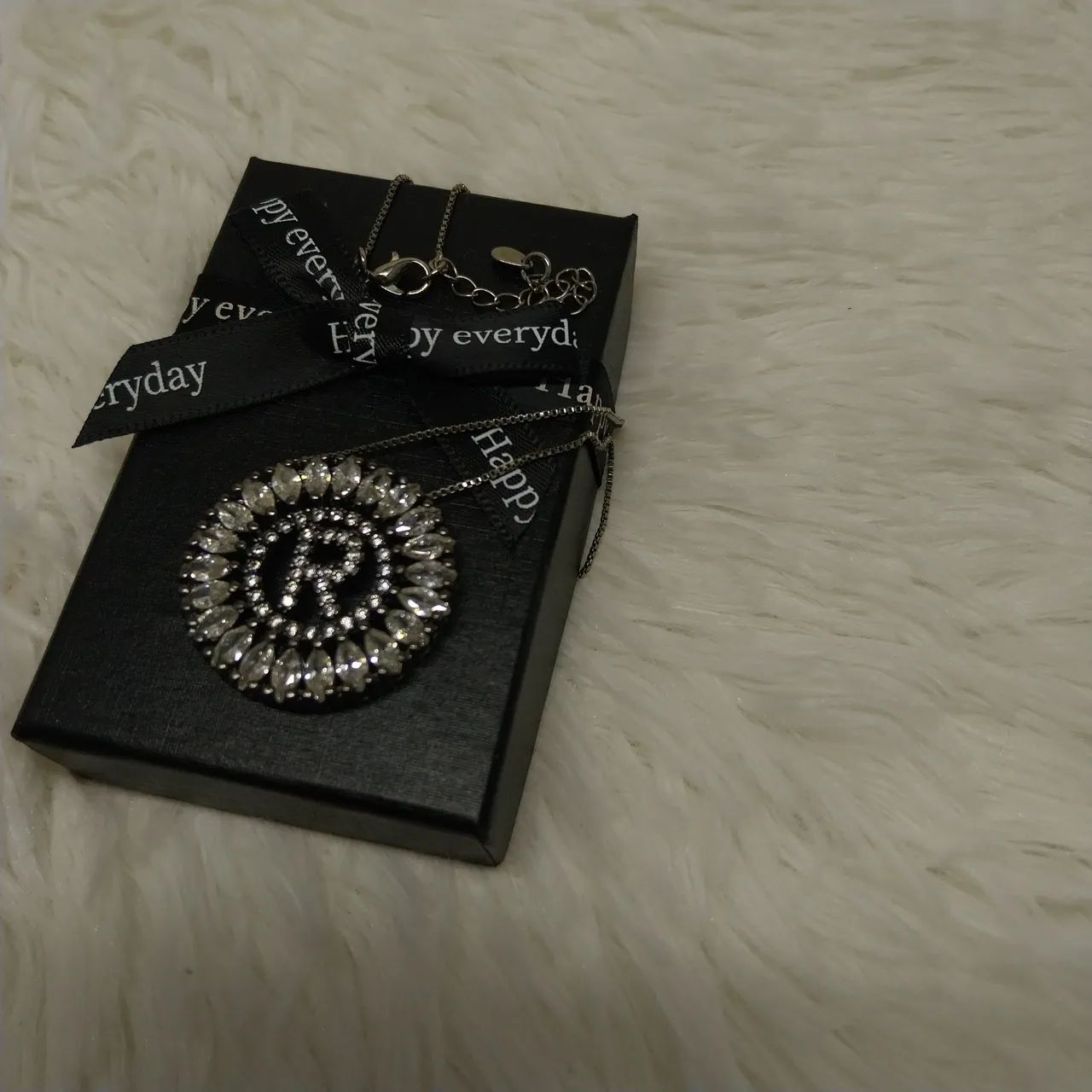 Conjunto Anel + Colar com a letra ?R? - Foto 3