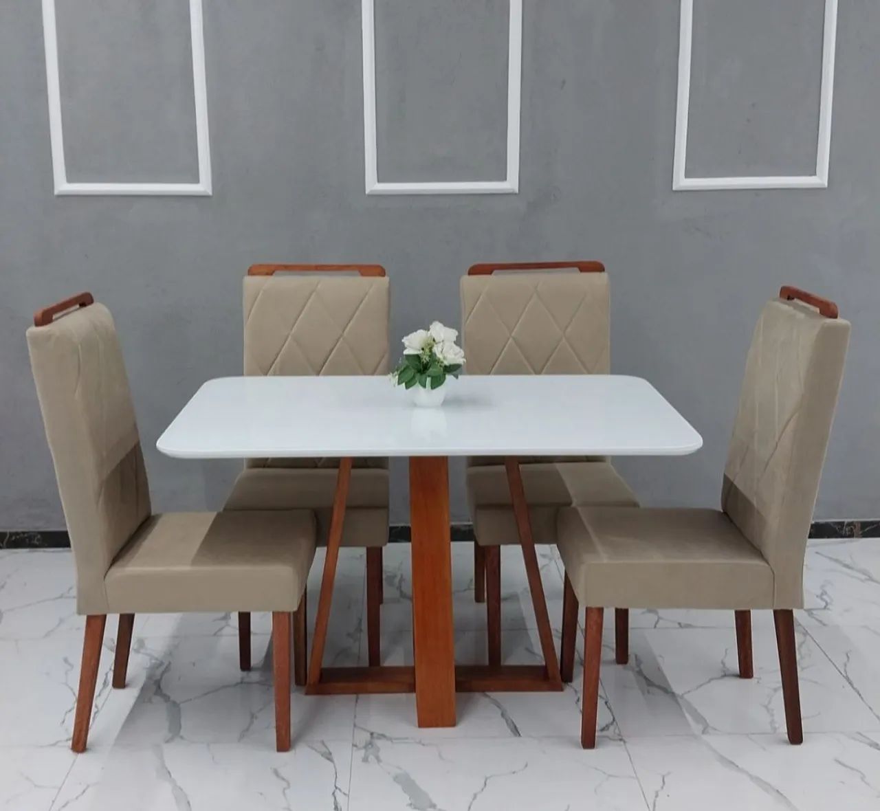 Conjunto Mesa de Madeira Maciça com Vidro + Cadeiras Estofadas Confortáveis - Foto 3