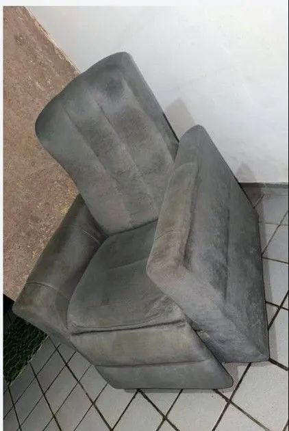 Poltrona reclinável semi nova. 