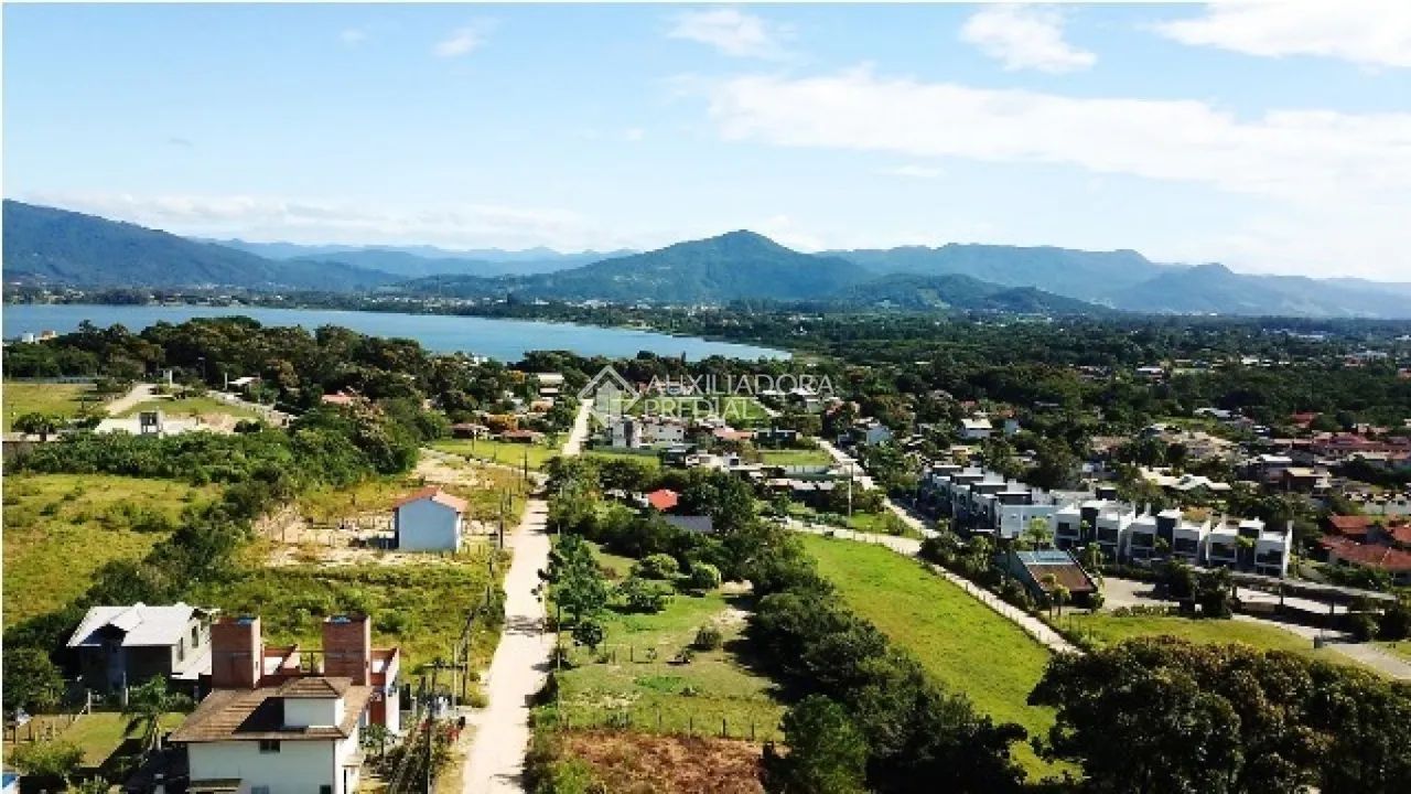 Terreno com Matrícula, Na Praia do Rosa! Financiável. - Foto 3