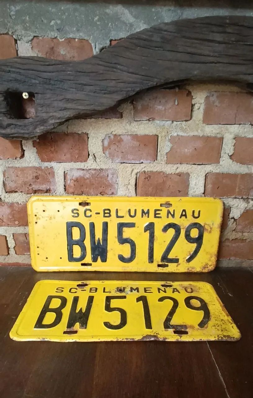Decoração antigas placas automotivo. Blumenau.