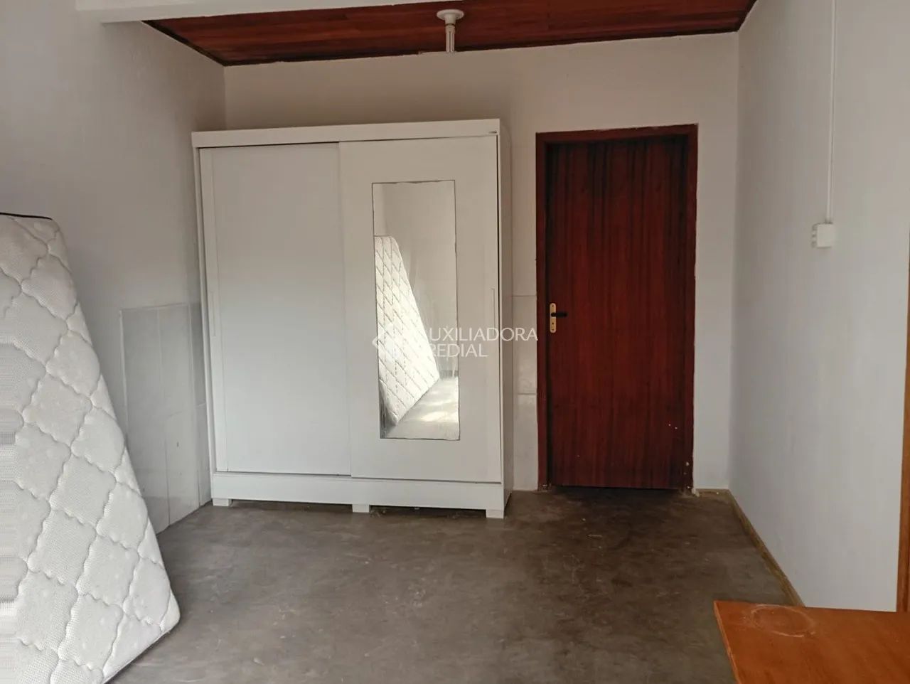 Casa 2 dormitórios com pátio no Morro das Pedras - Foto 3