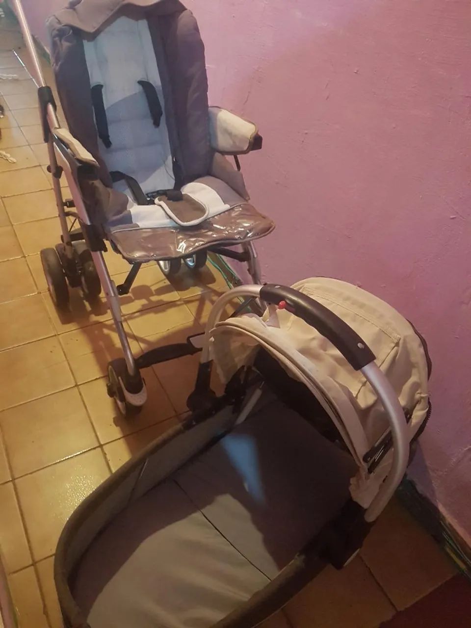 Carrinho de bebê  2 em 1.Moisés e passeio