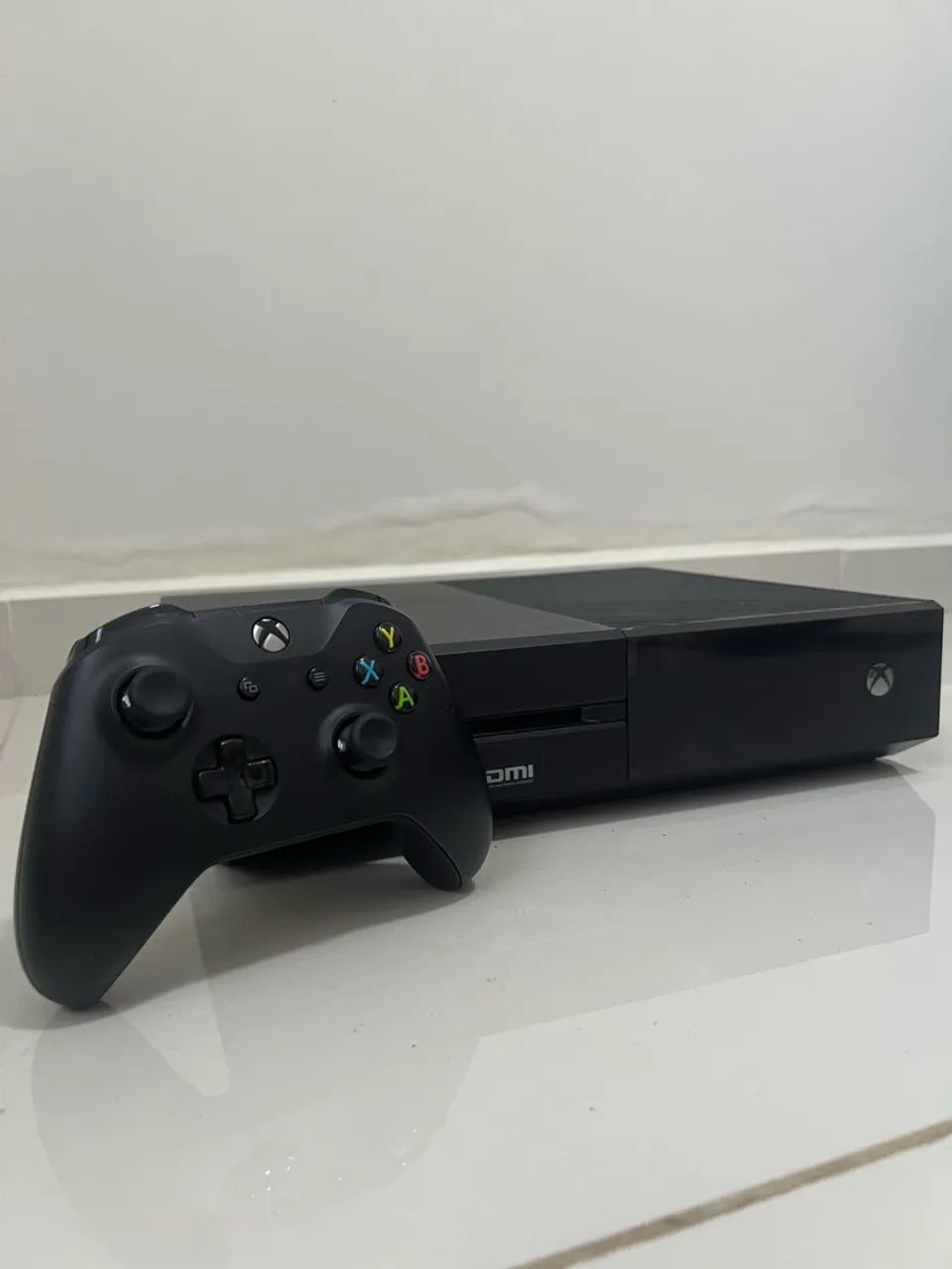 Xbox One Fat 365GB com controle original 