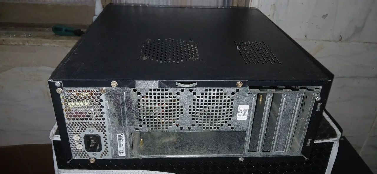 Gabinete mini ATX com fonte - Foto 2