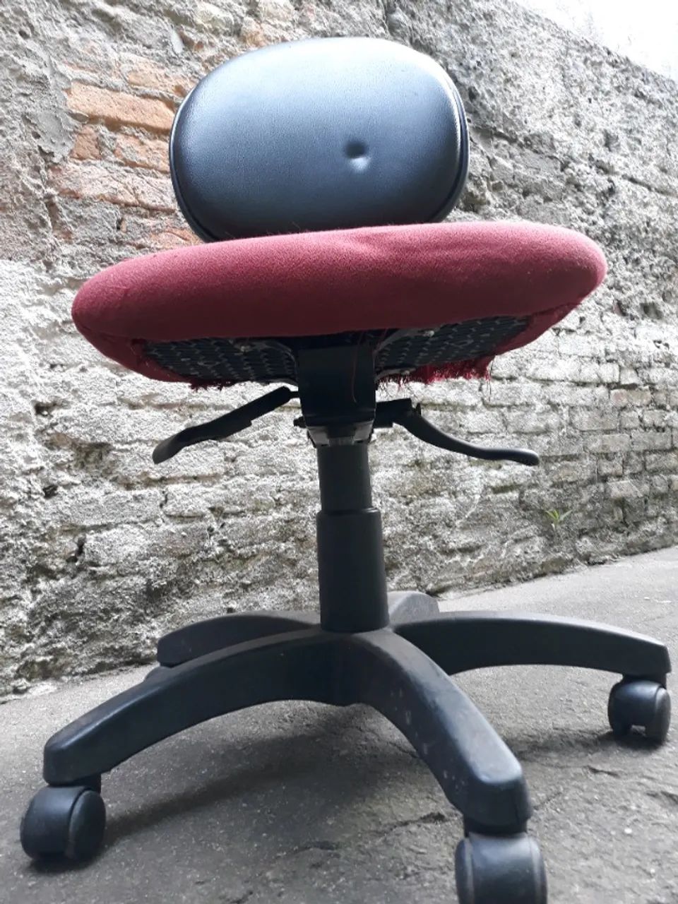 Cadeira vermelho e preto - Foto 3