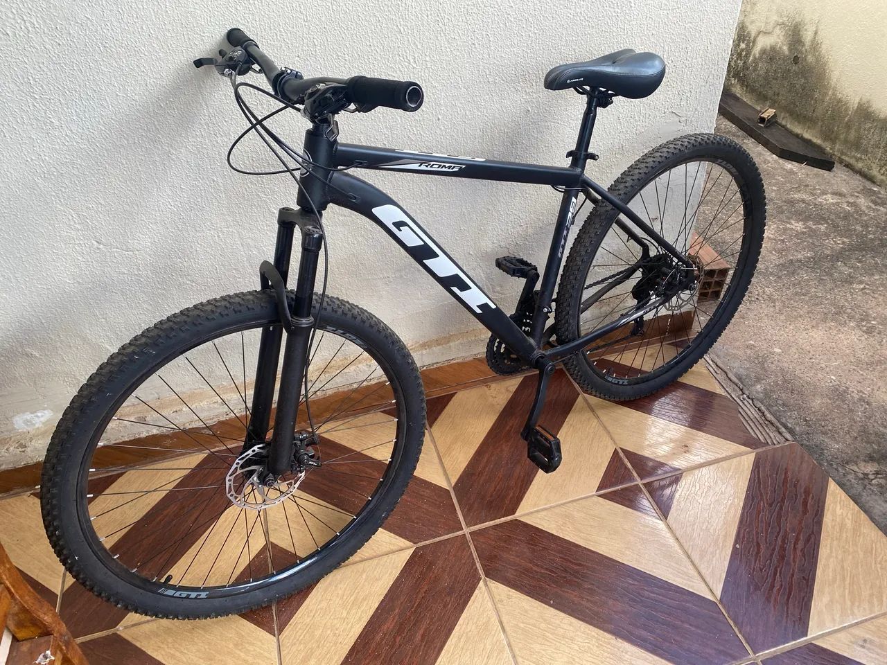 Bicicleta aro 29 semi nova 
