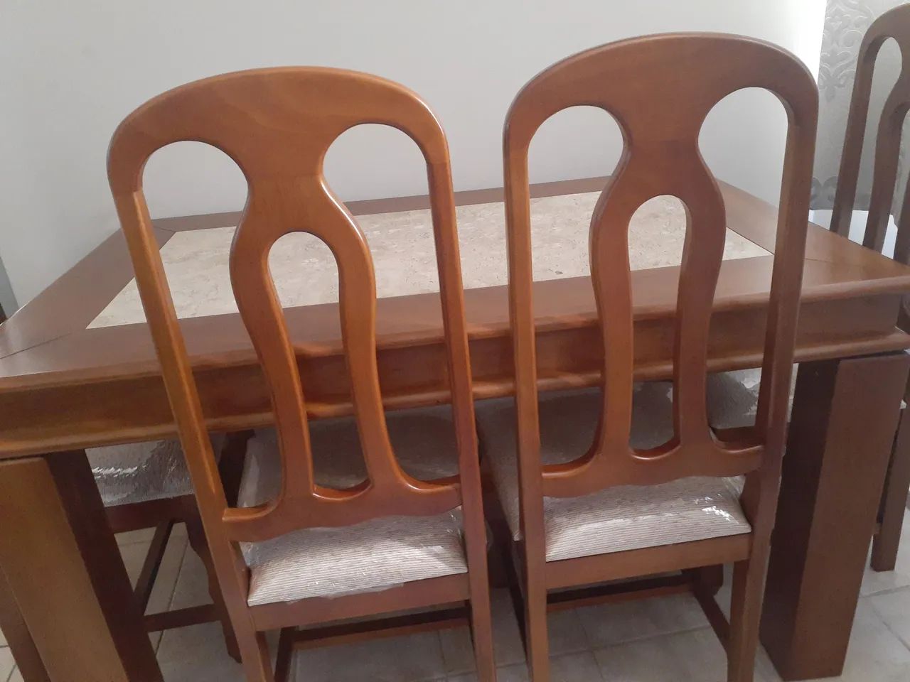 Mesa de 4 cadeiras semi nova - Foto 4