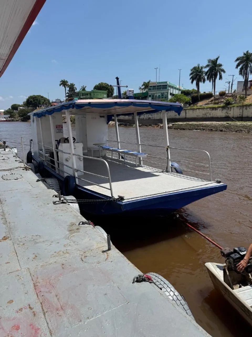 Lancha toda equipada