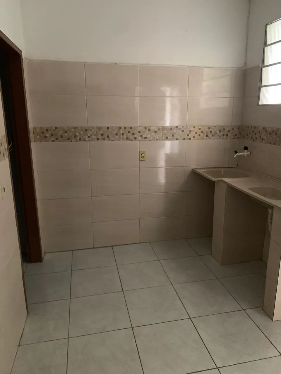 Alugo Kitnet em Rosa da Penha 