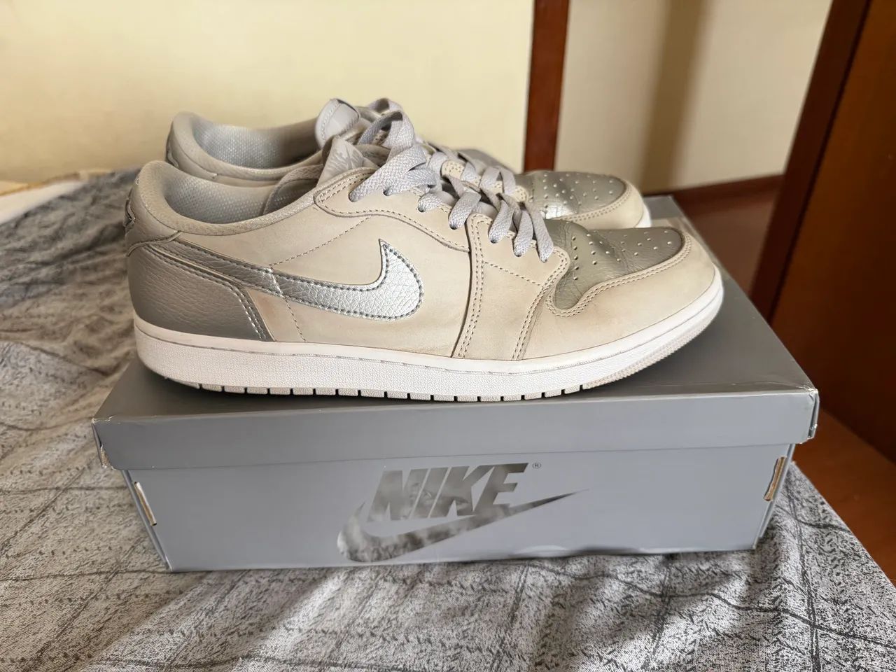 Nike Air Jordan 1 Low OG Neutral Grey Metallic Silver White - Foto 4