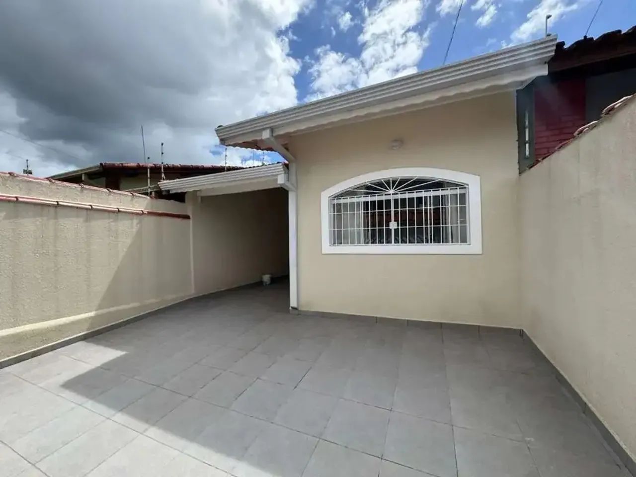 Vendo casa com Piscina próximo a Havan na Av Torres  - Foto 2