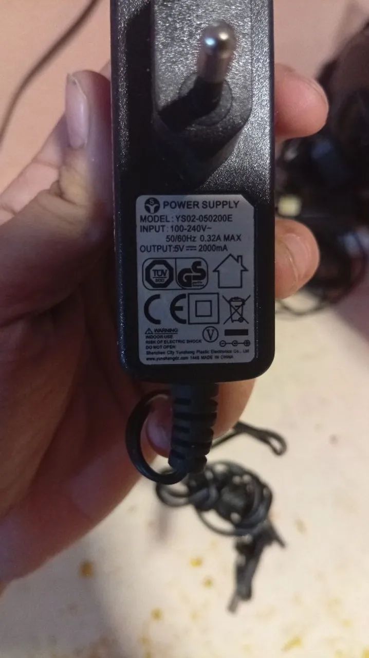Fonte 5V 2A bivolt - plugue P4 - Bem conservada - Foto 3