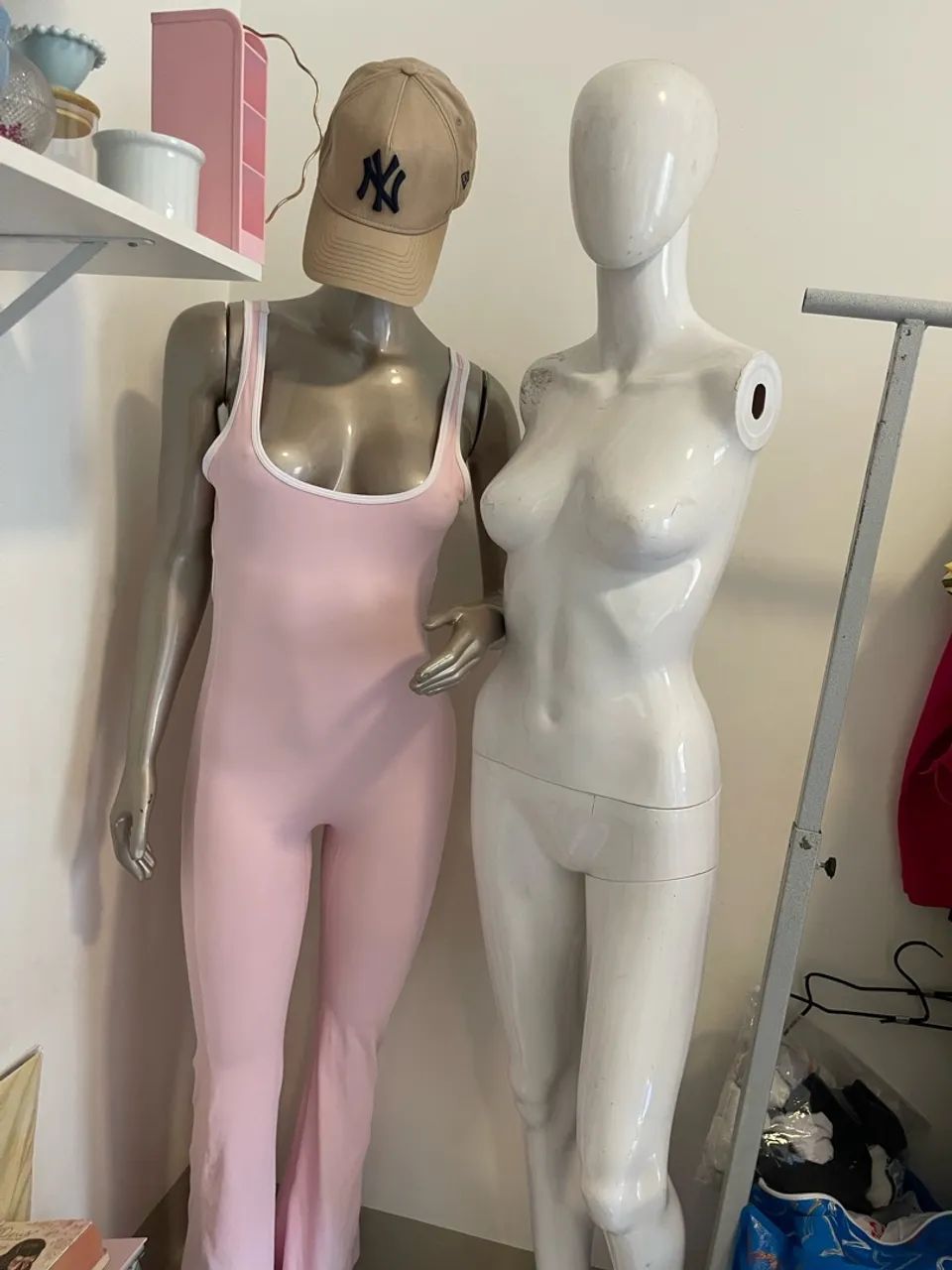 Kit 2 manequins + 1 arara de brinde 