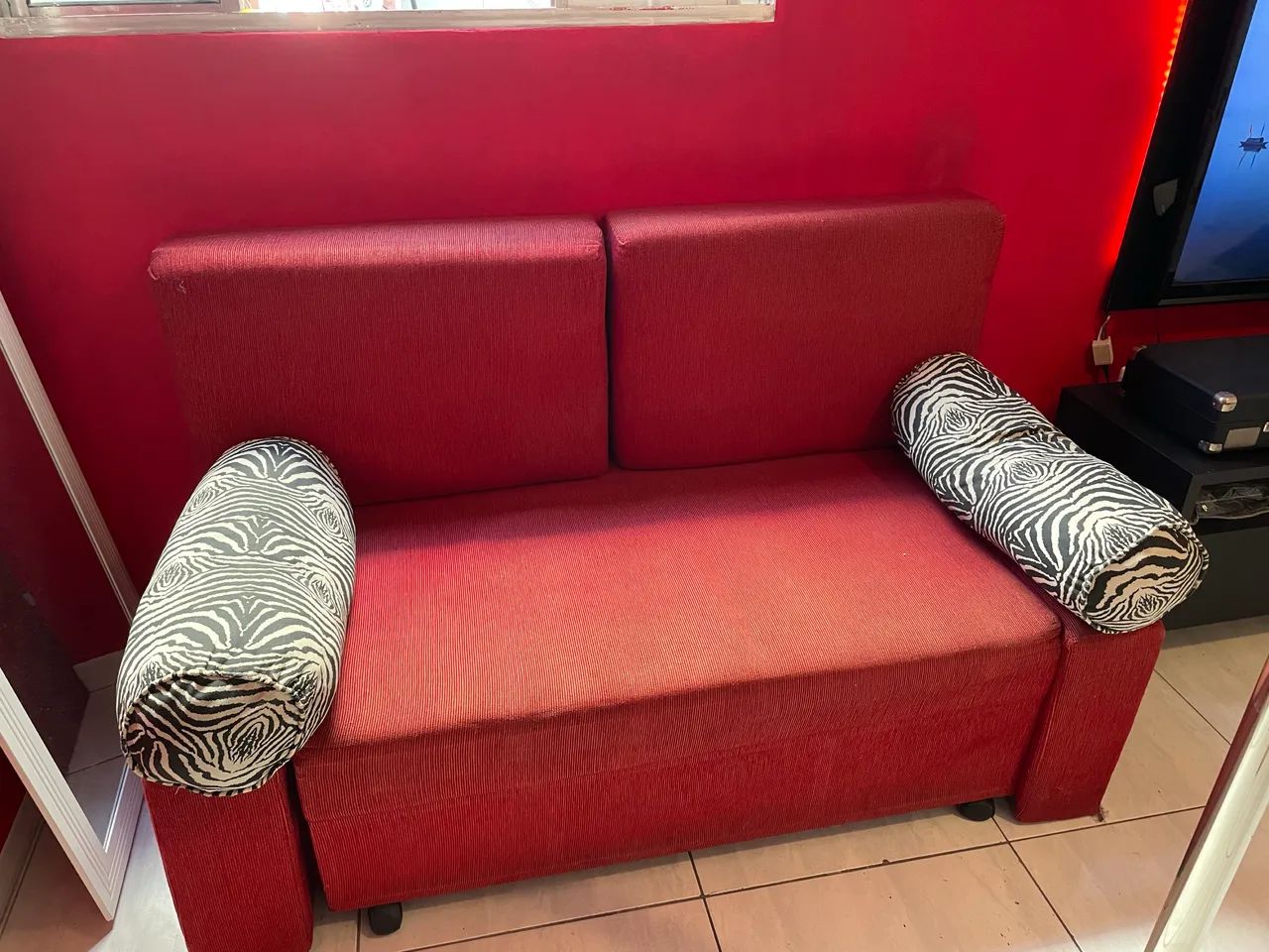 Sofá Vermelho com baú  - Foto 5