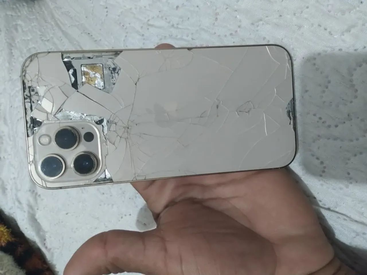 iPhone 12 Pro Max - Funcionando Perfeitamente (Detalhe na Traseira) - Foto 2